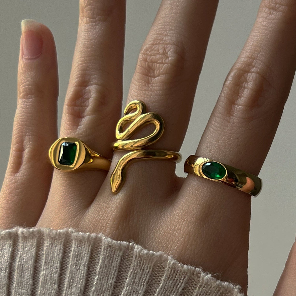 Gold ring with emerald gemstone