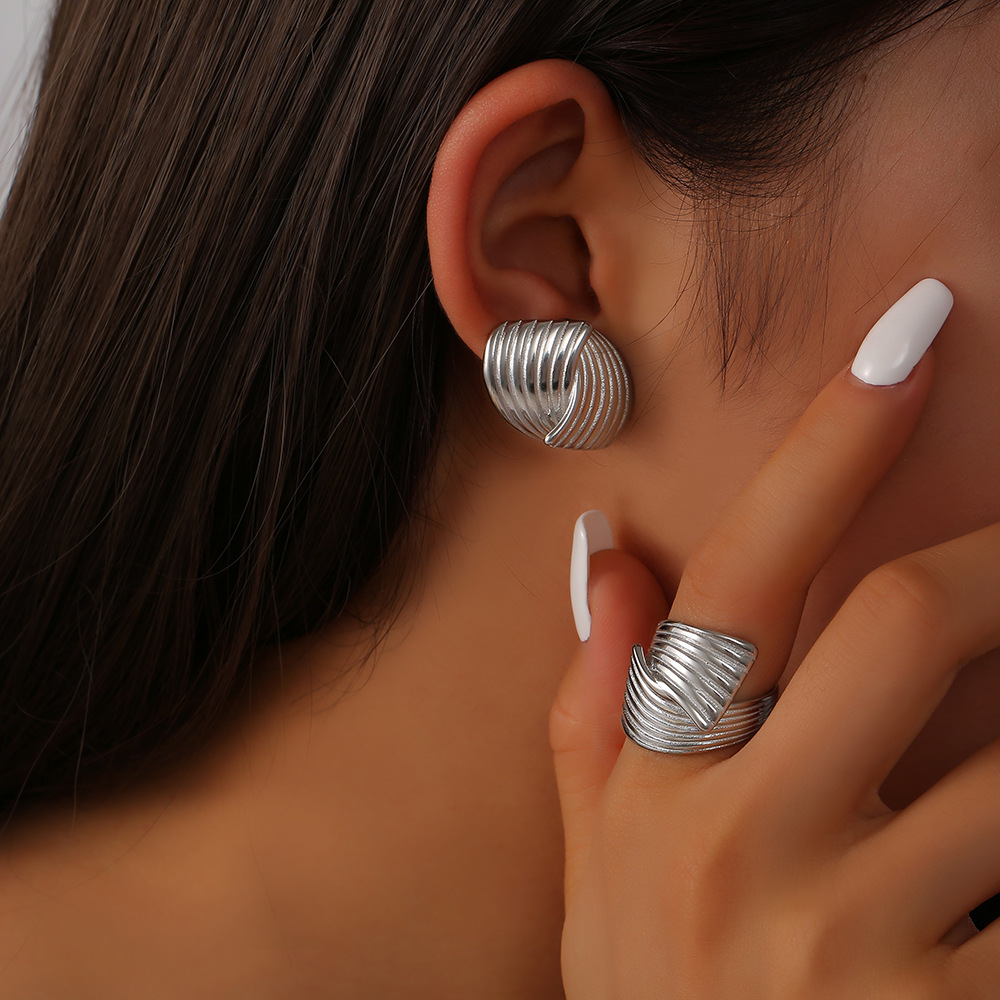 Sonia - Golden Wave Earrings