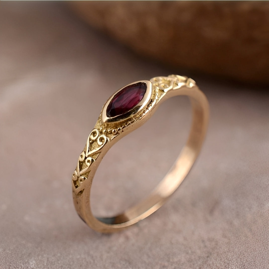 Olga – Gold Ring with Retro Red Stone