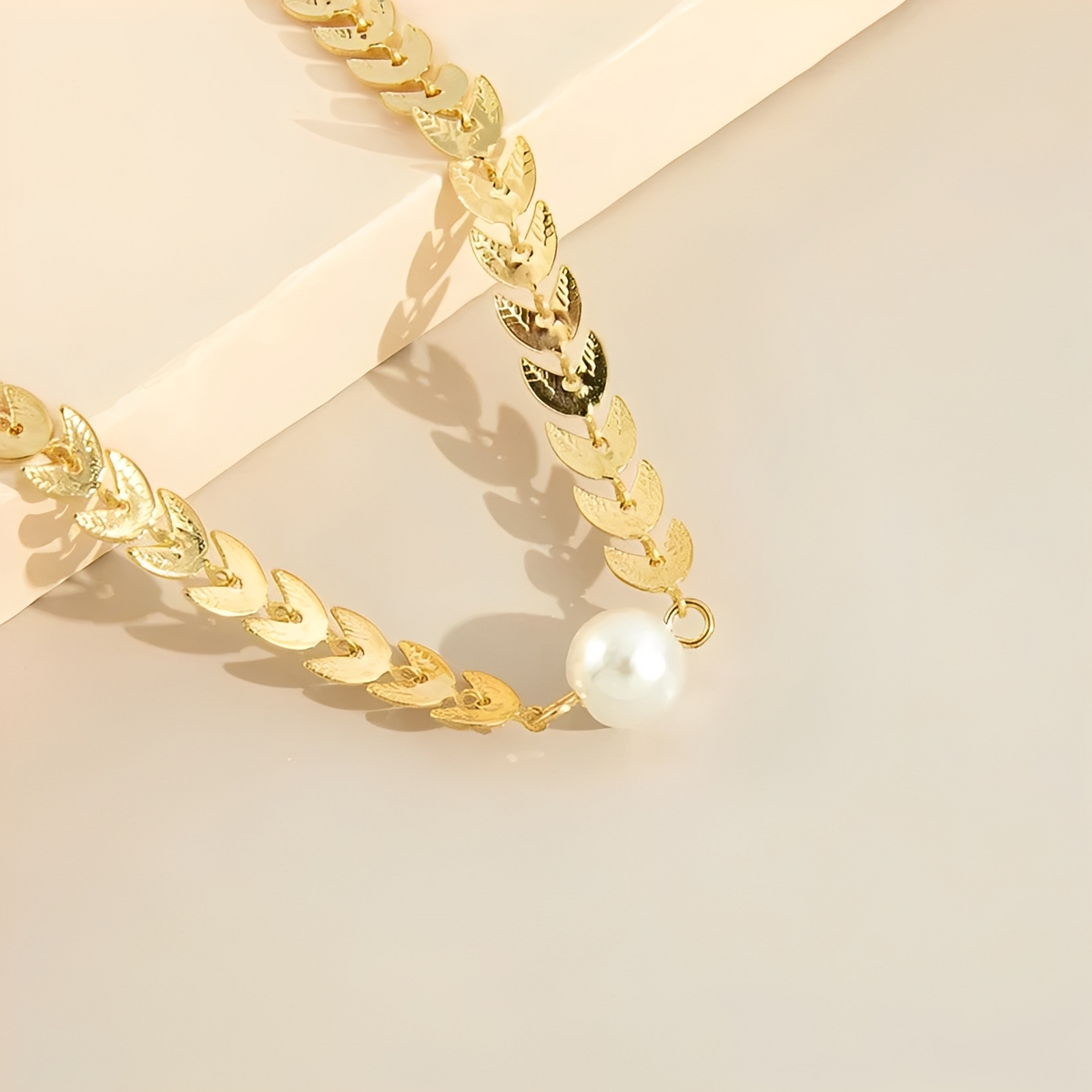 Aria – Elegant Gold and Pearl Roman Necklace