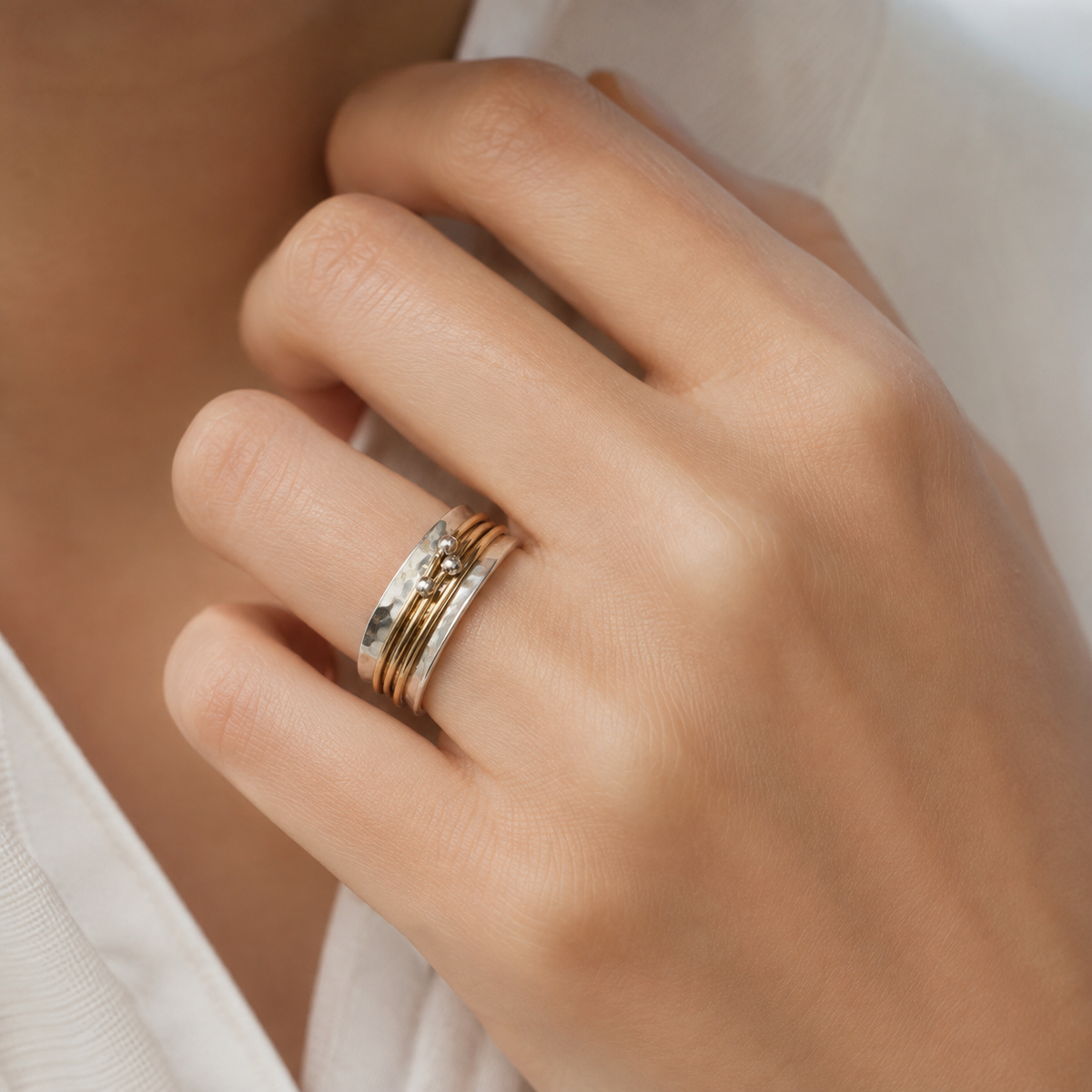 Brilliant Grace – Vintage Gold and Silver Ring with Radiant Surface