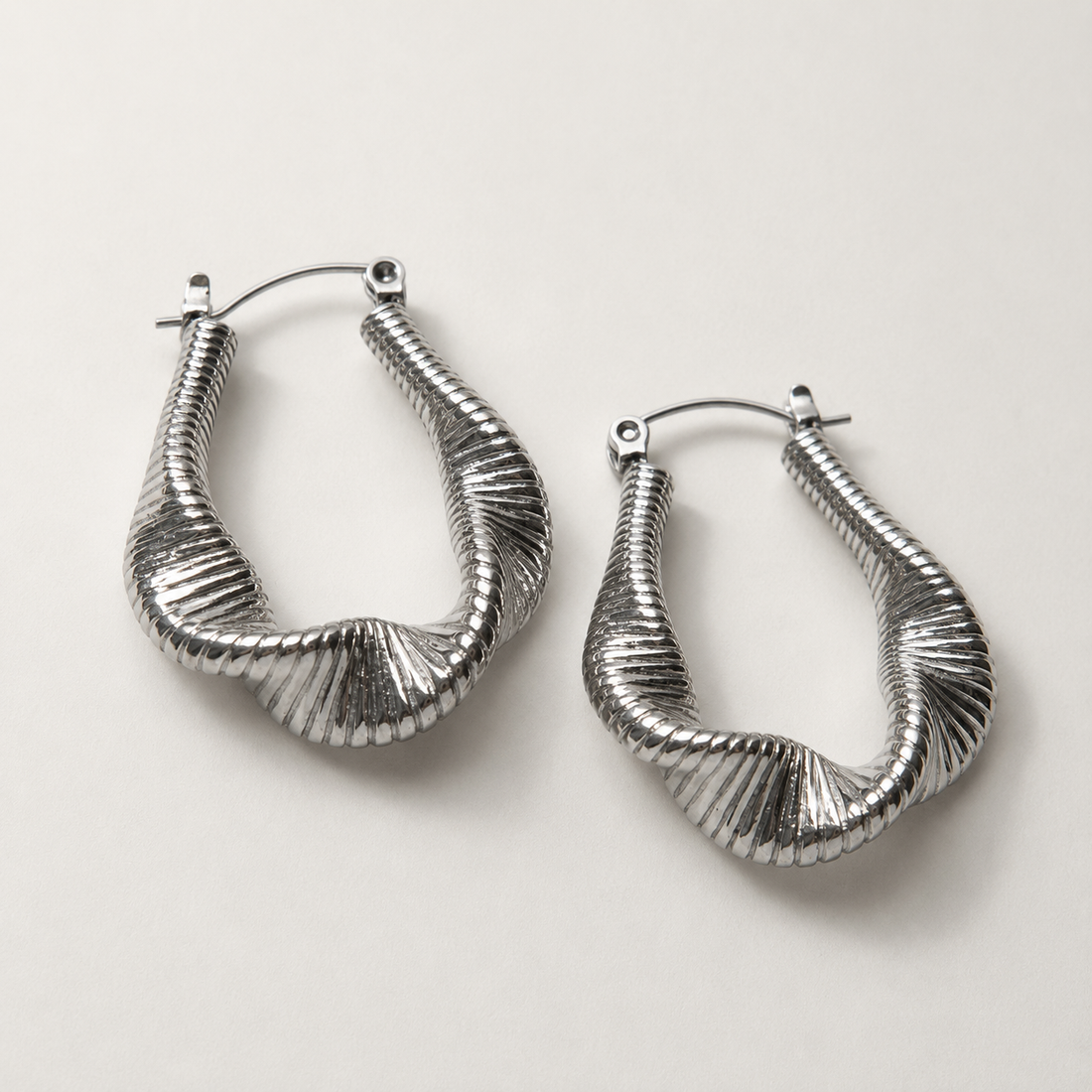 Lyra - Silver earrings with fluid waves