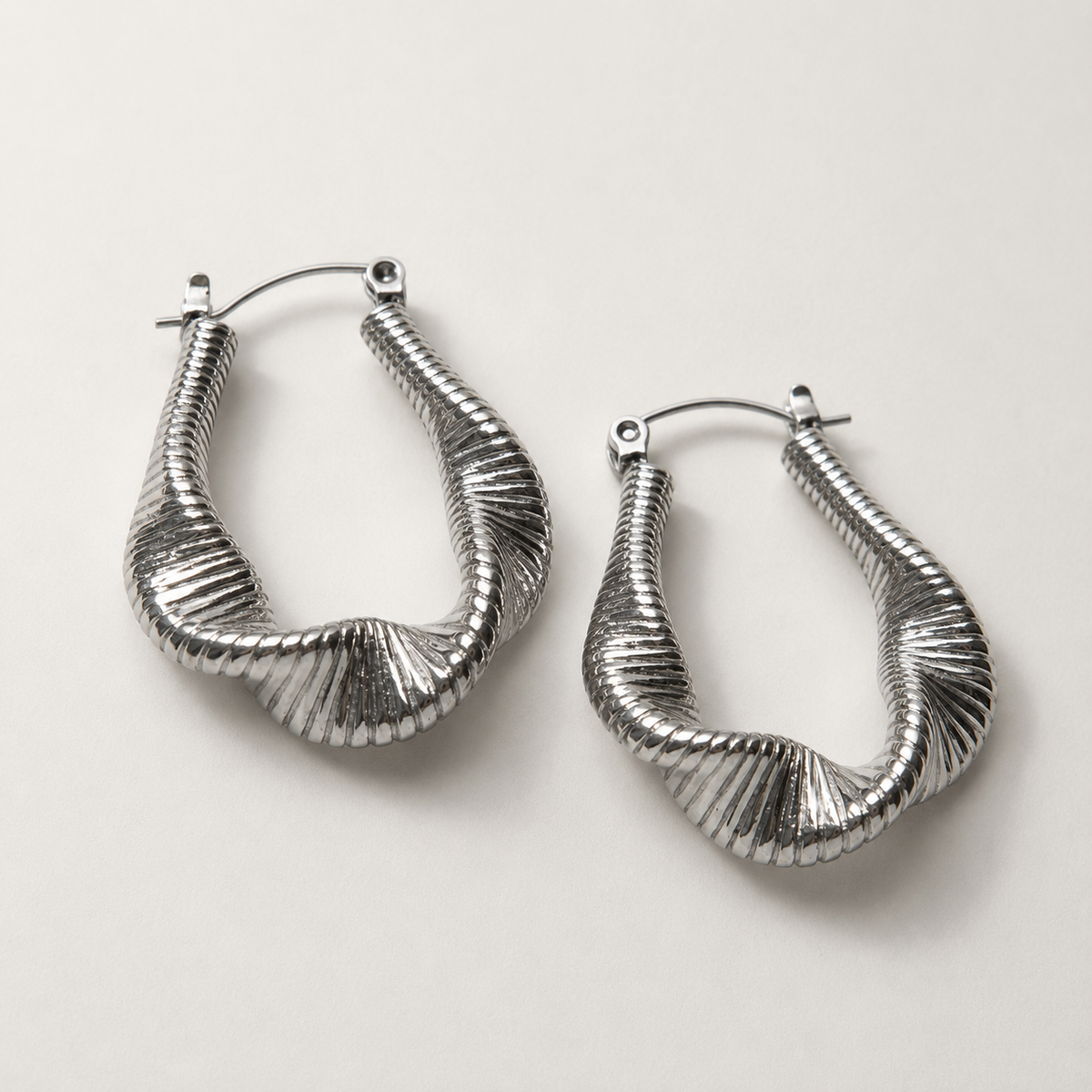 Lyra - Silver earrings with fluid waves