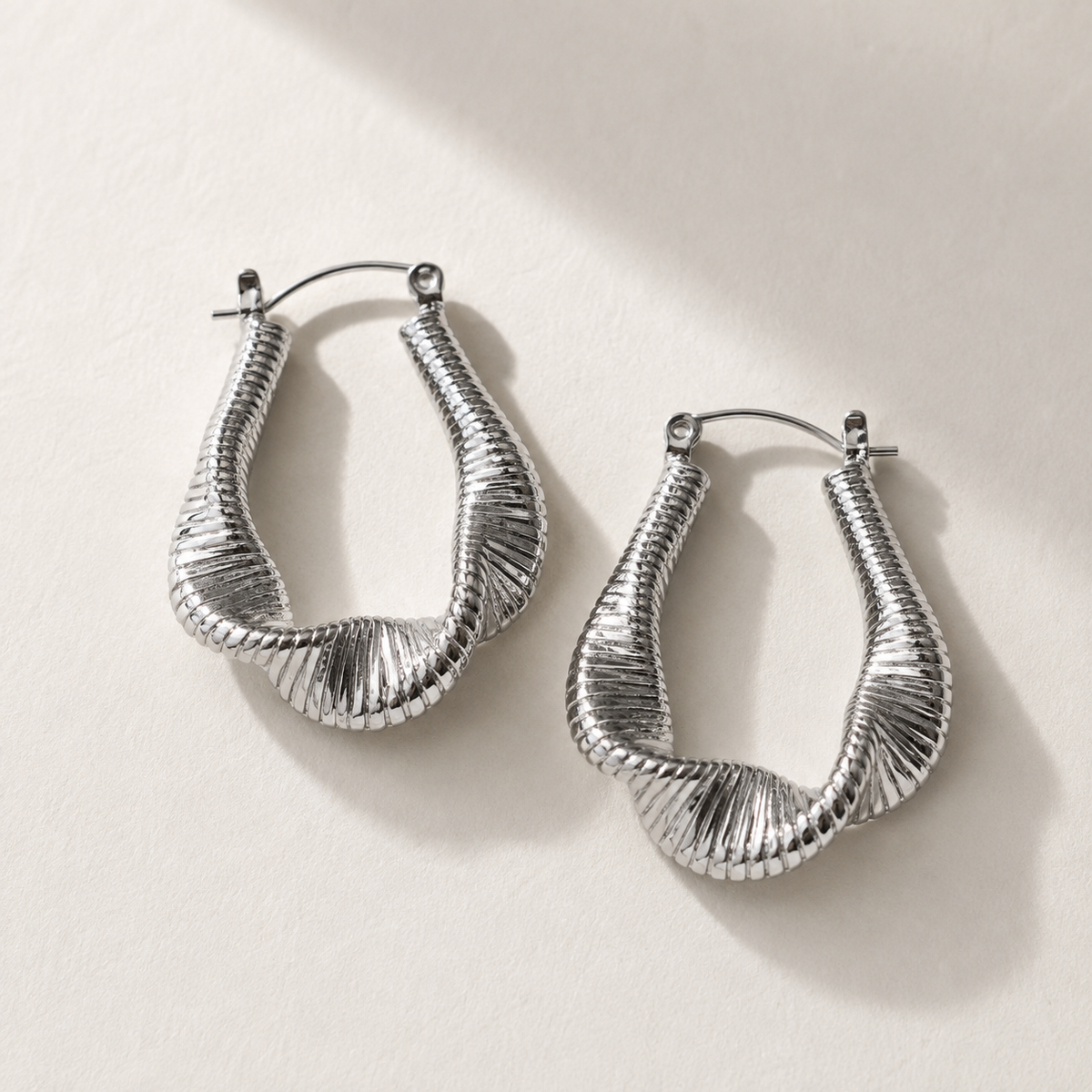 Lyra - Silver earrings with fluid waves
