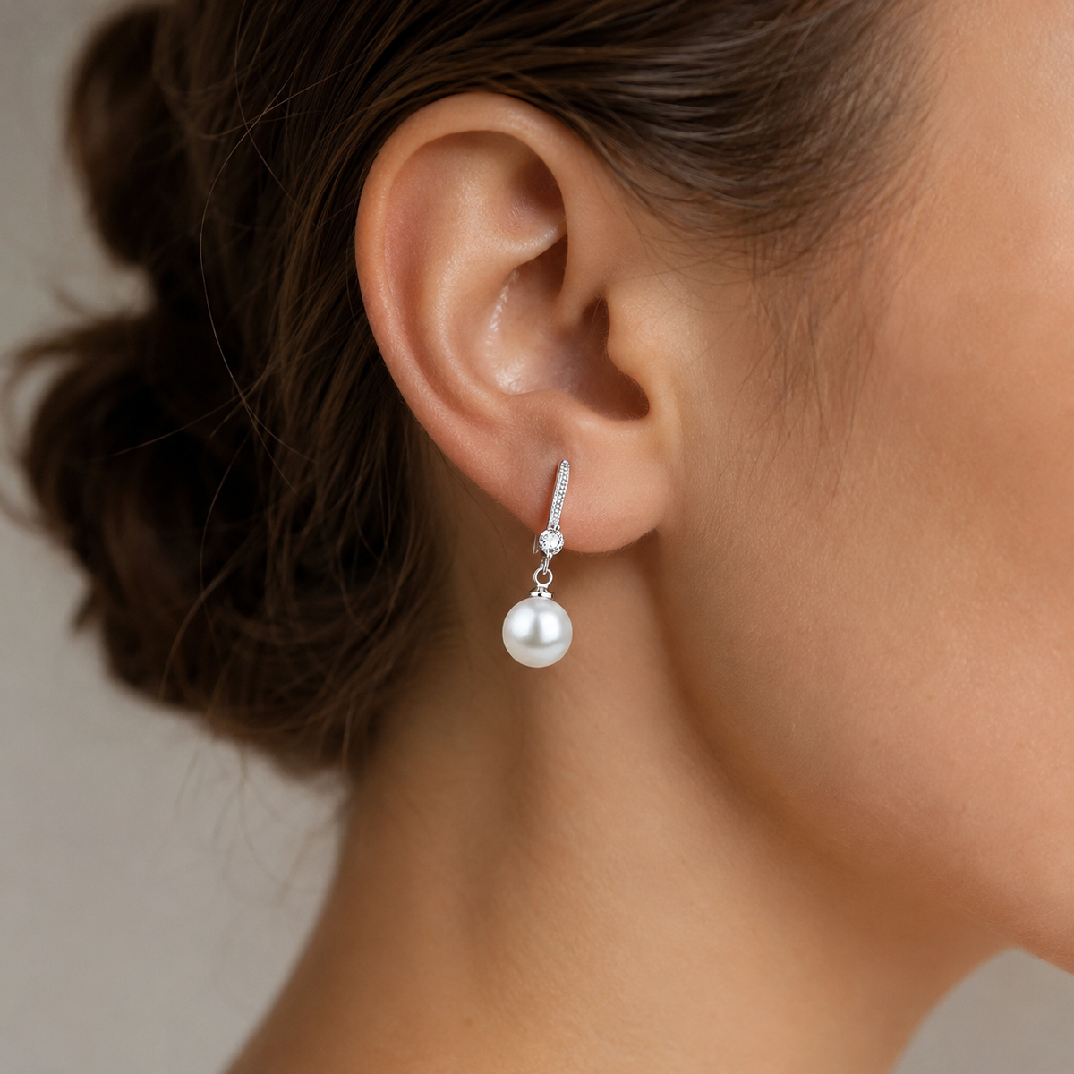 Aileen – Gold drop-shaped pearl earrings