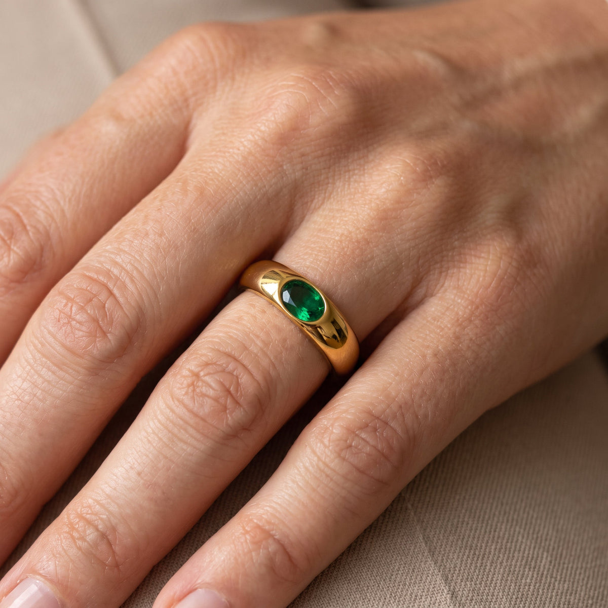 Gold ring with emerald gemstone