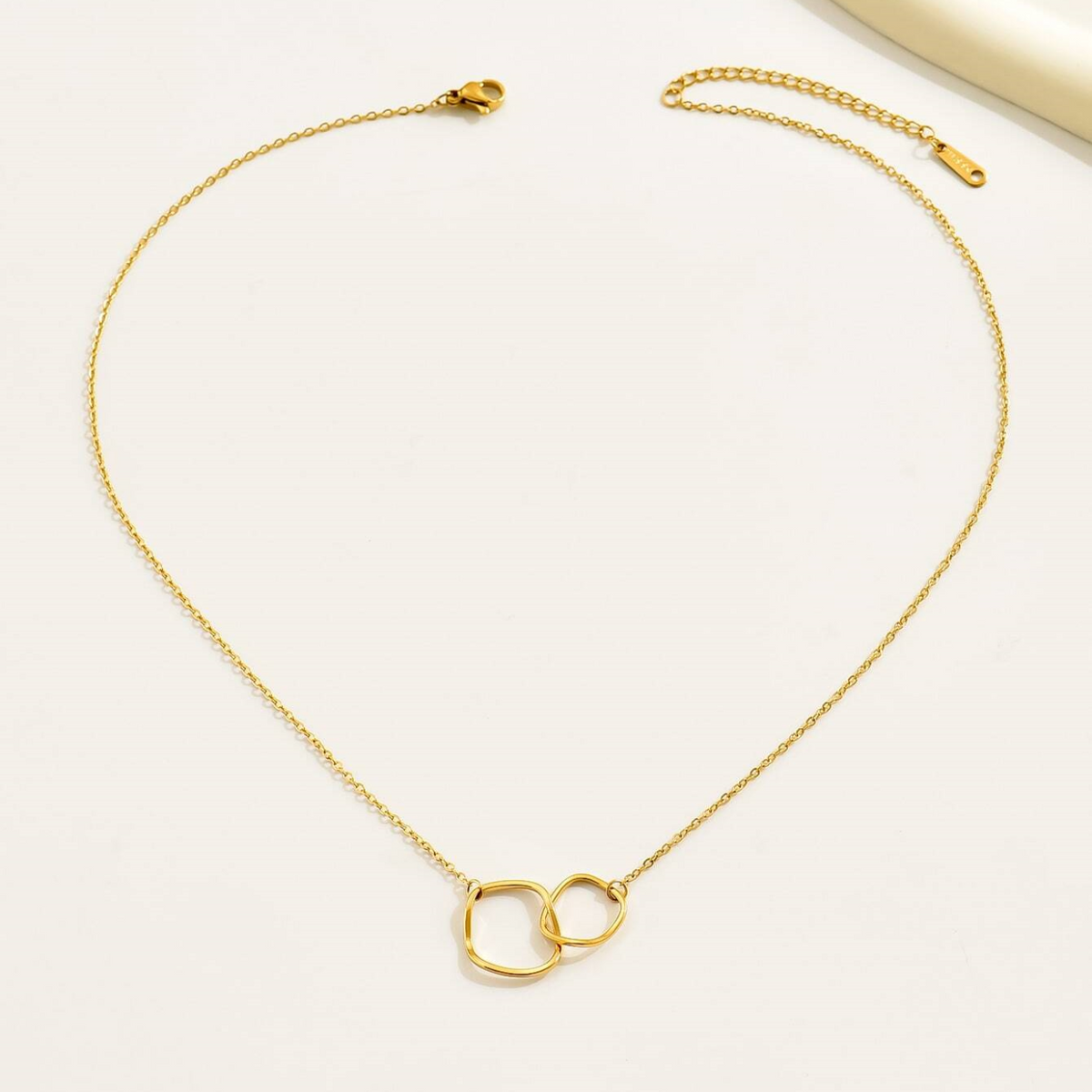 Double Bow Chain - Necklace with Intertwined Pendant