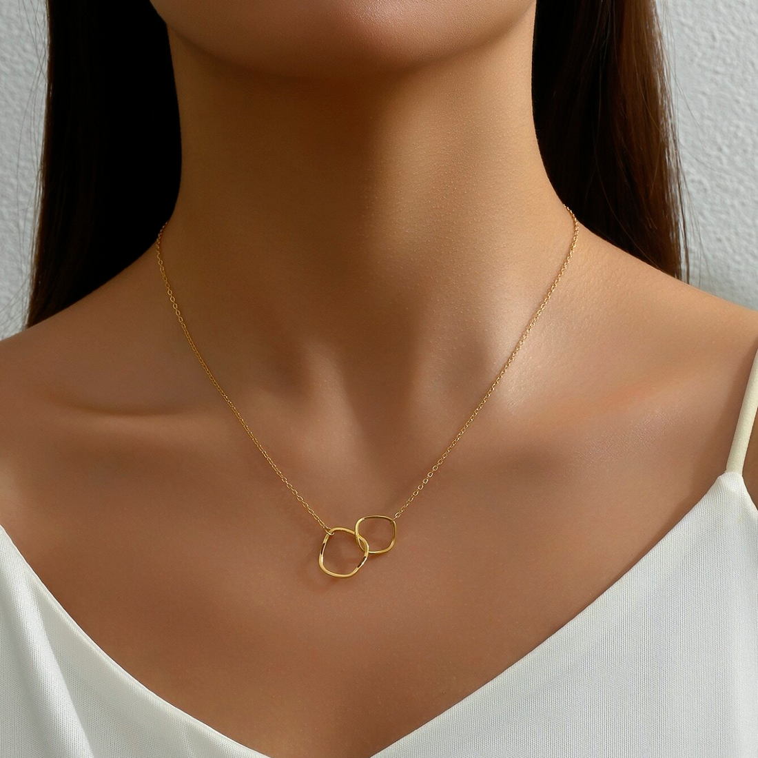 Double Bow Chain - Necklace with Intertwined Pendant