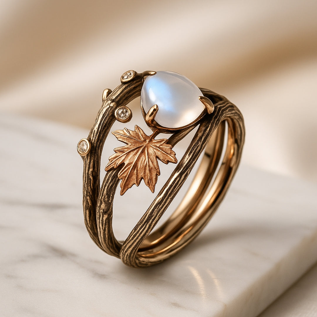 Celestia – Moonstone ring with natural charm