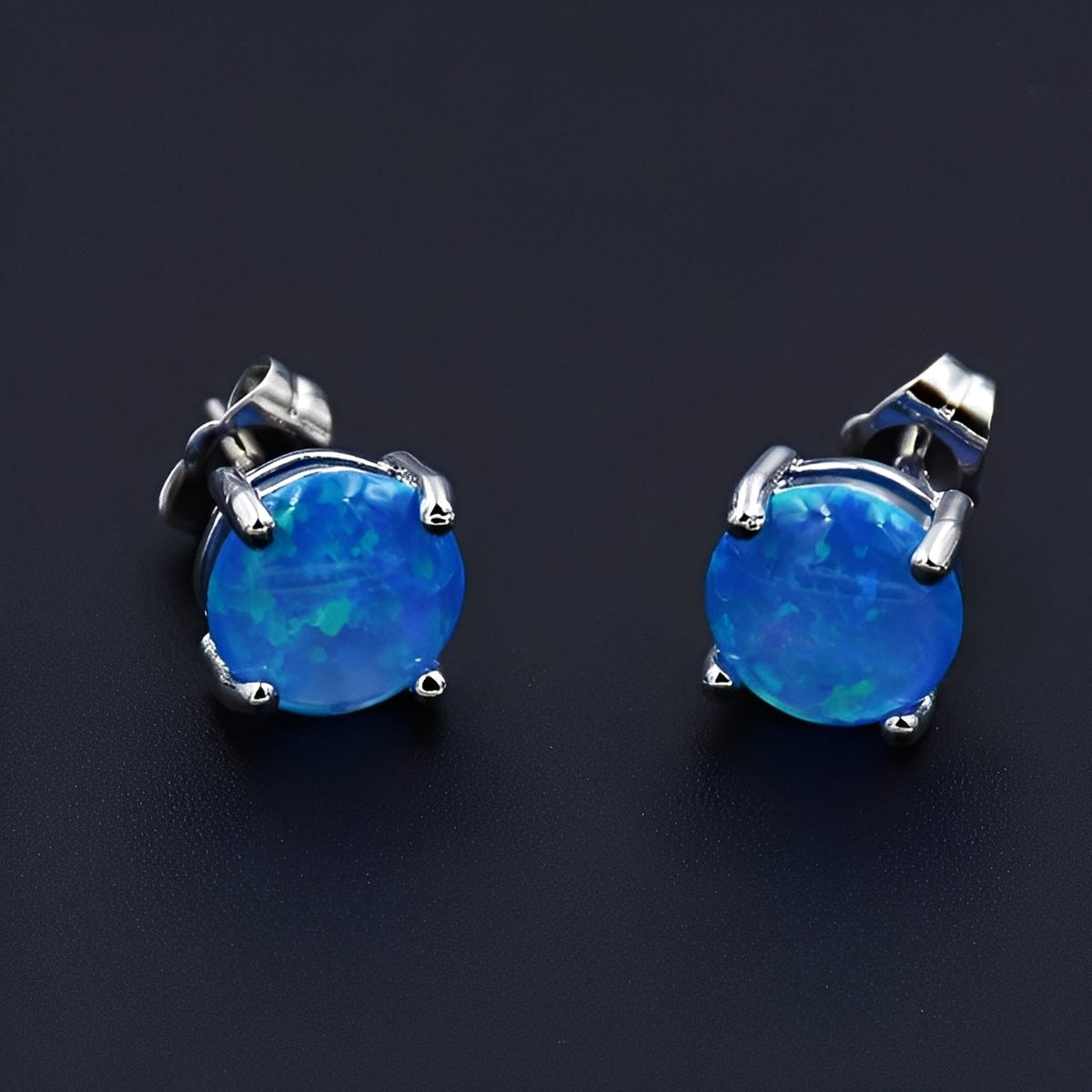 Camille – Elegant pin earrings in opal