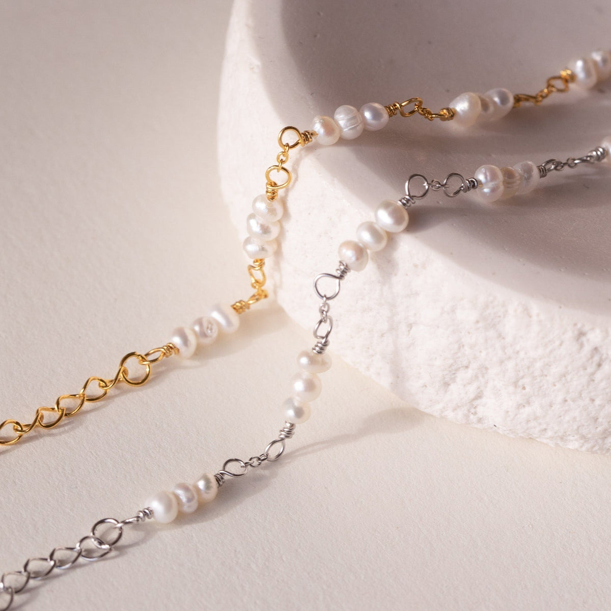 Hailey – Pearl Bracelet with Stations
