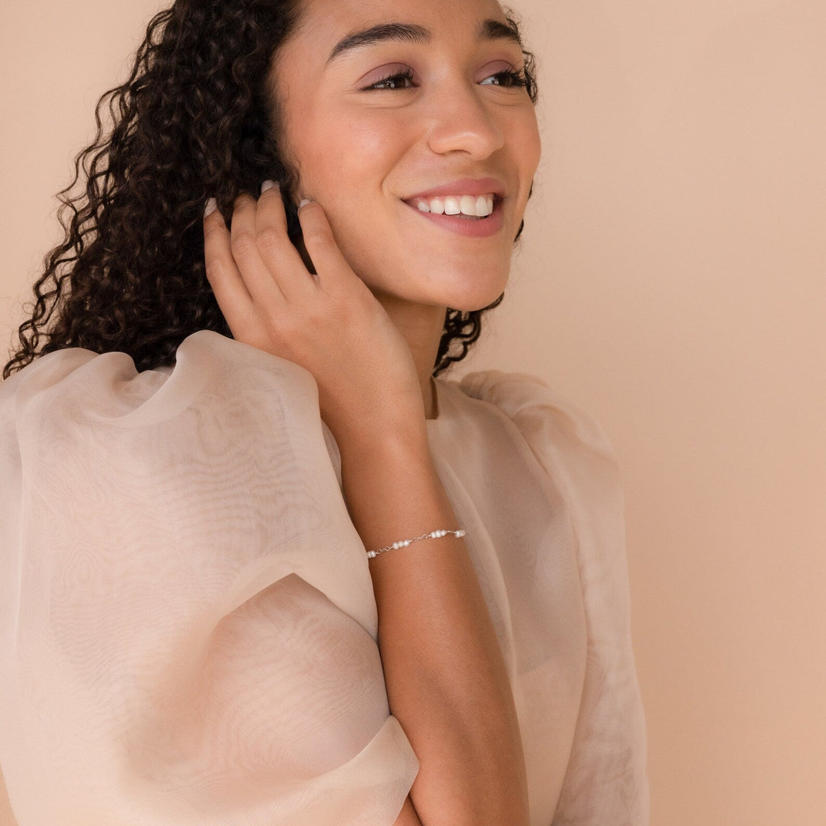 Hailey – Pearl Bracelet with Stations