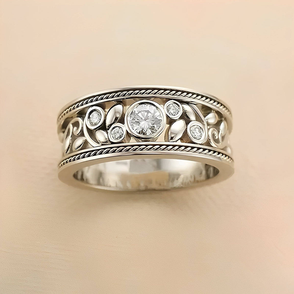 Nina – Vintage Ring with Radiant Detail