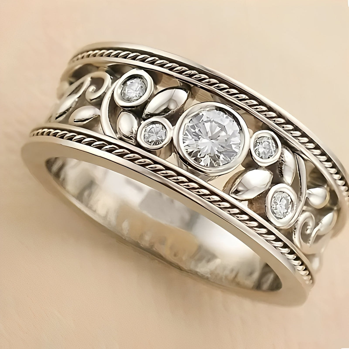Nina – Vintage Ring with Radiant Detail
