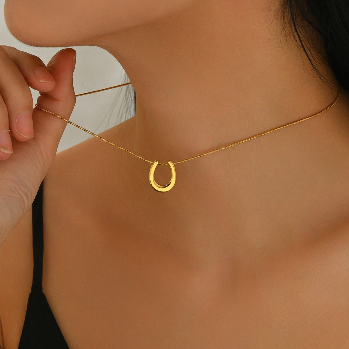 Caitlin – Horseshoe Lucky Charm Necklace