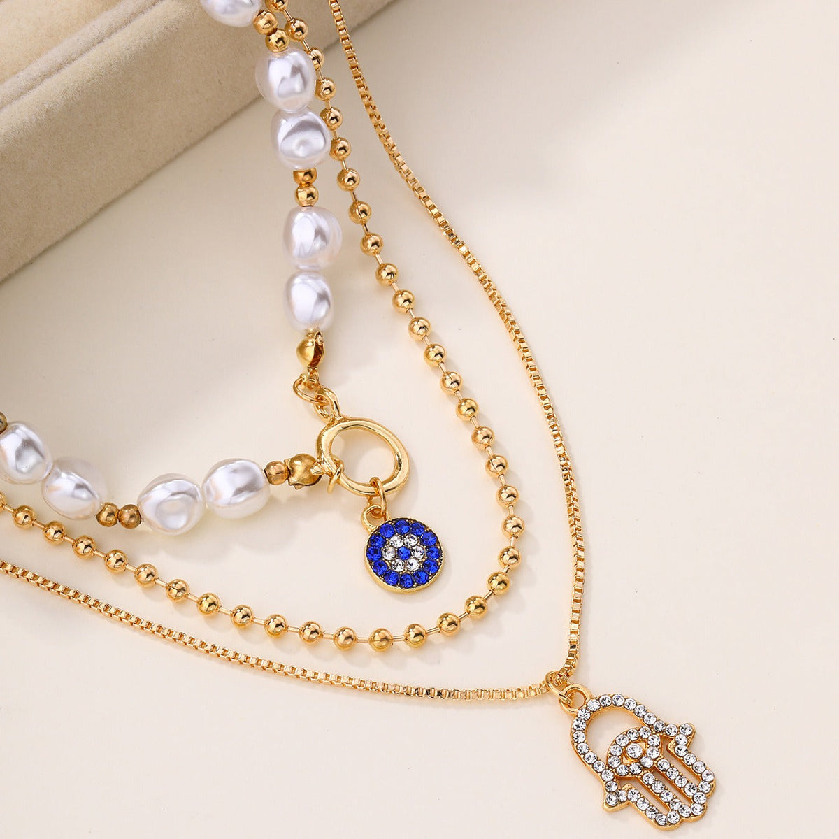 Jade – Multi-layer pearl necklace and Hamsa
