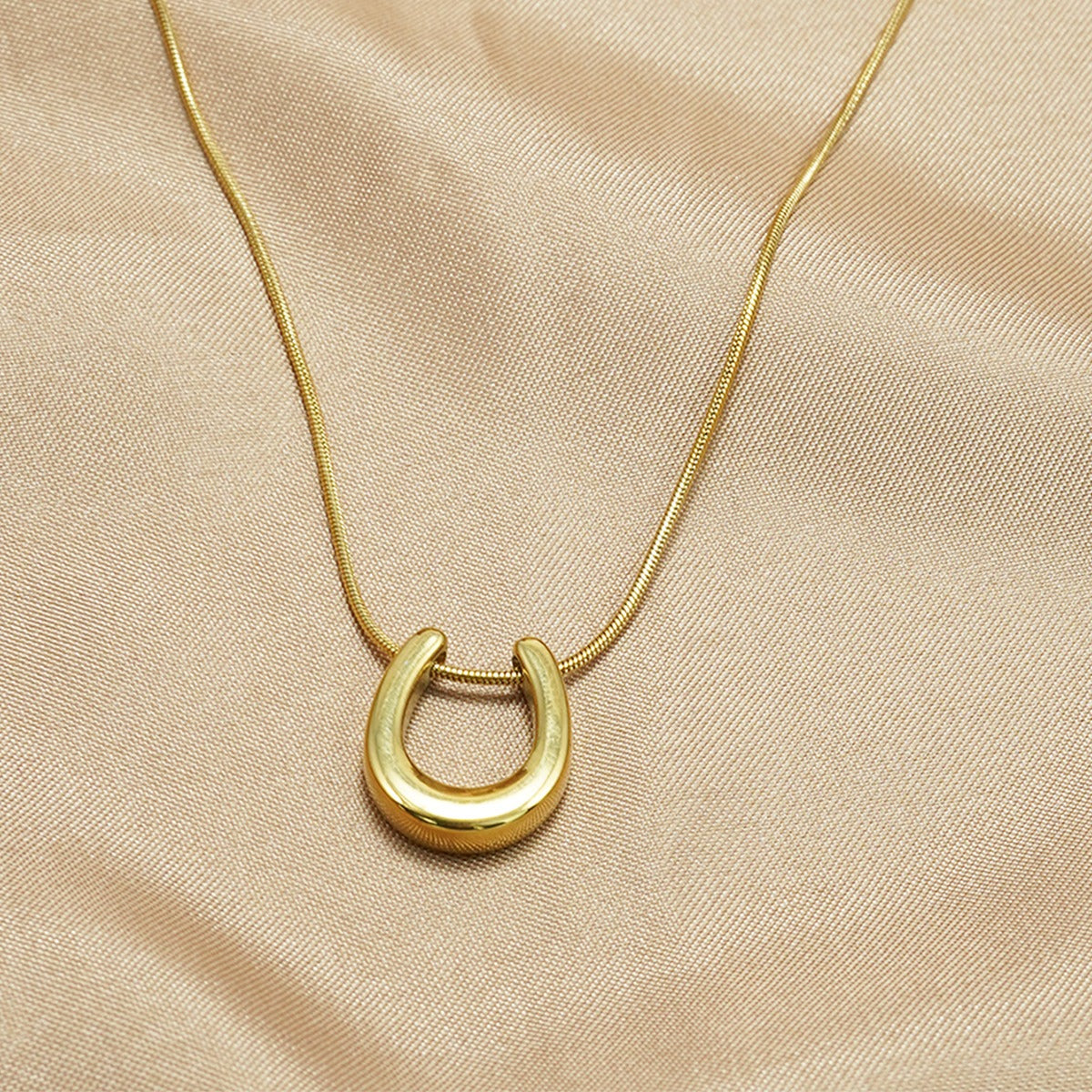 Caitlin – Horseshoe Lucky Charm Necklace
