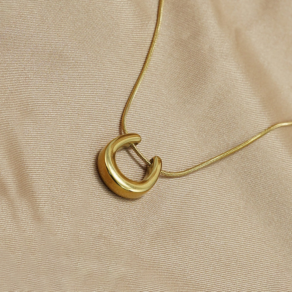 Caitlin – Horseshoe Lucky Charm Necklace
