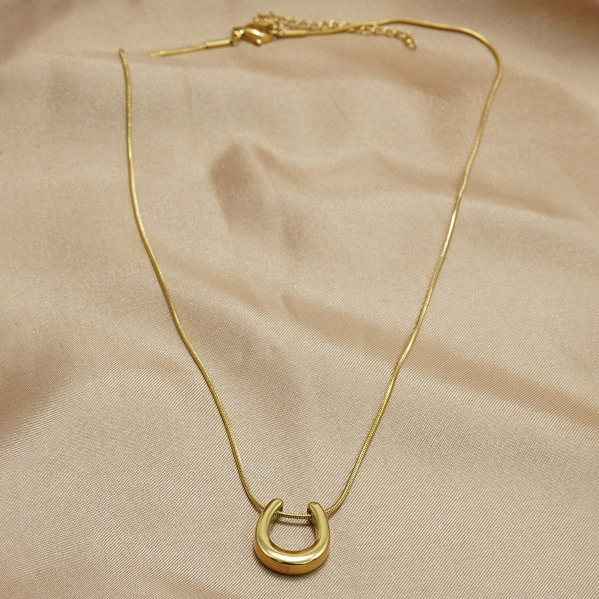 Caitlin – Horseshoe Lucky Charm Necklace