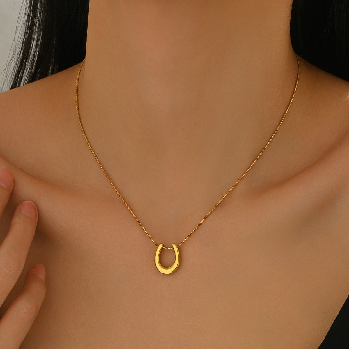 Caitlin – Horseshoe Lucky Charm Necklace