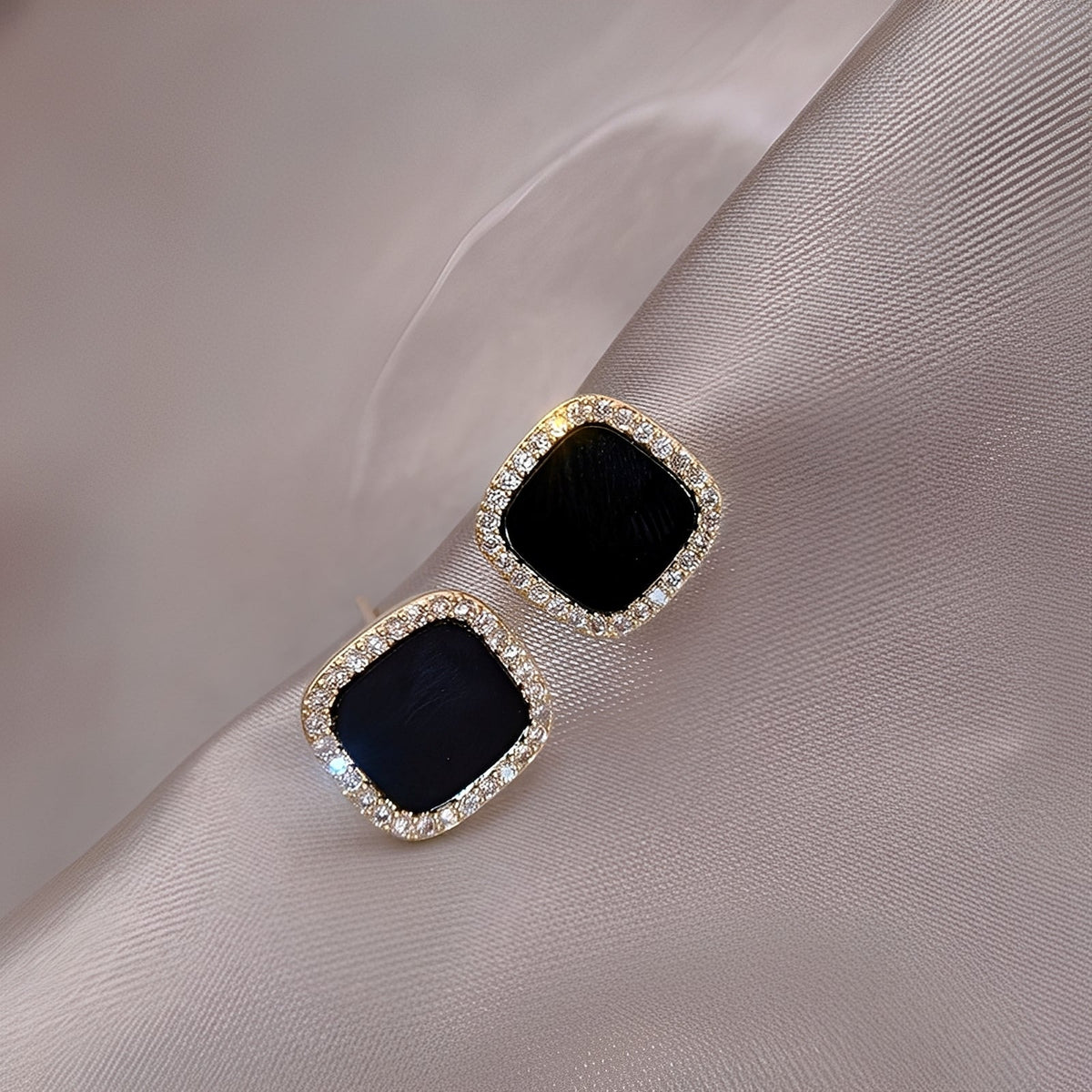 Catherine – Elegant Earrings with Dark Details